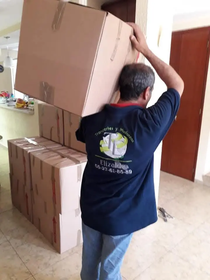 Mudanzas de oficinas con traslado seguro de equipo de cómputo y mobiliario
